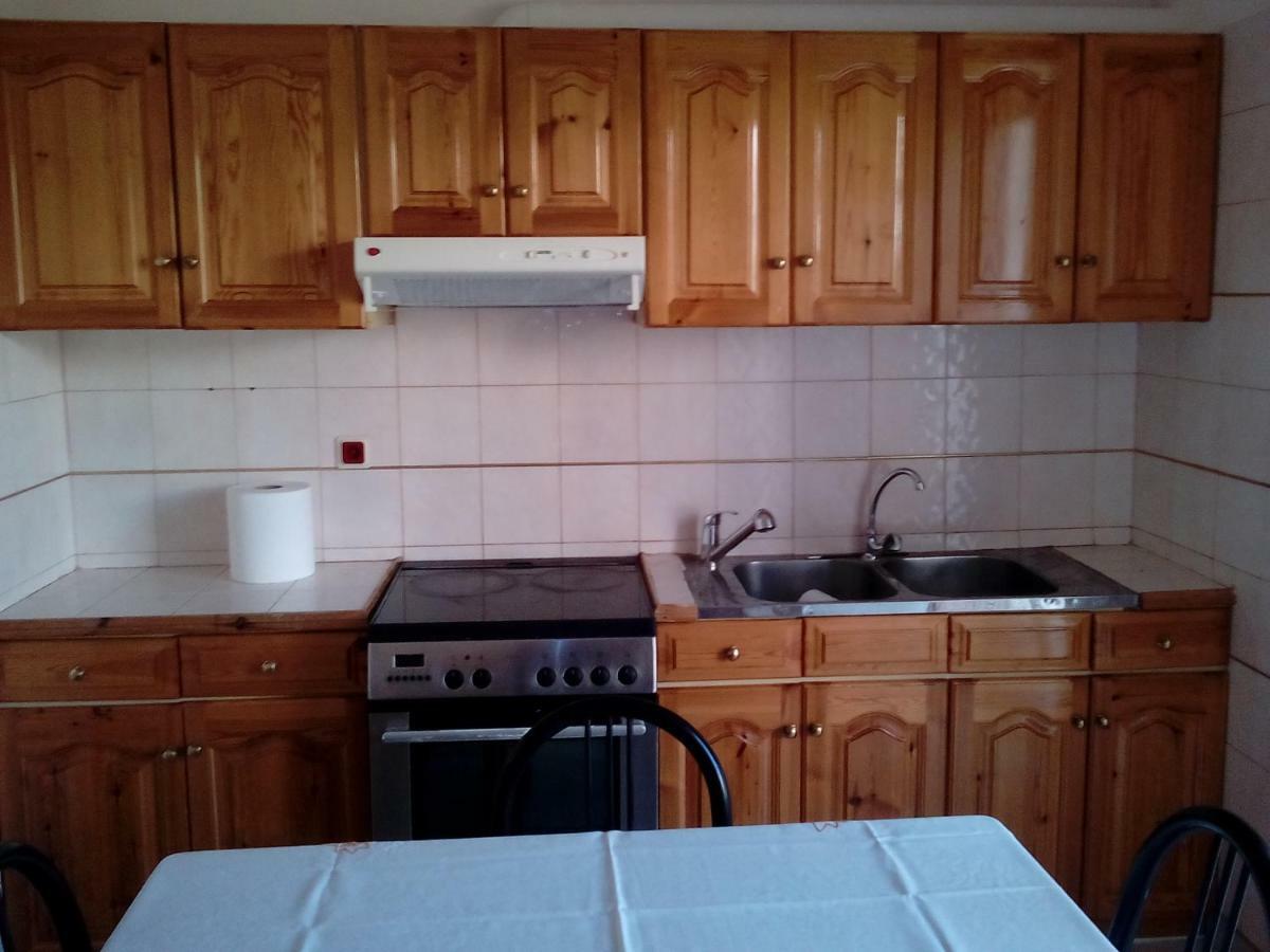 B1 Apt Mytilini Bagian luar foto