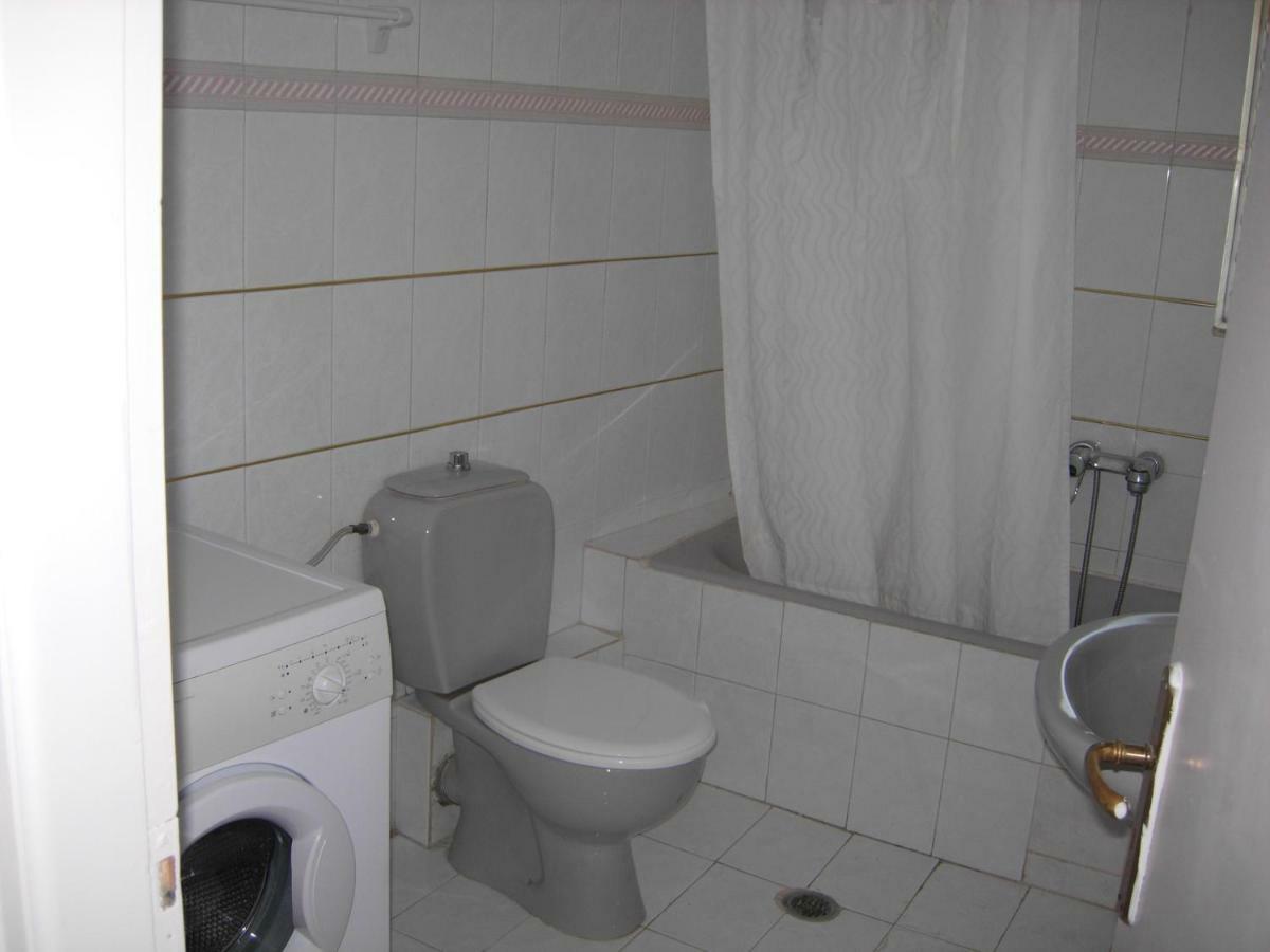 B1 Apt Mytilini Bagian luar foto