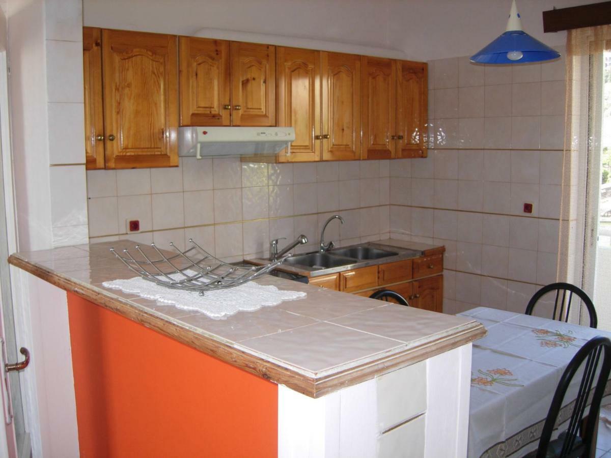 B1 Apt Mytilini Bagian luar foto
